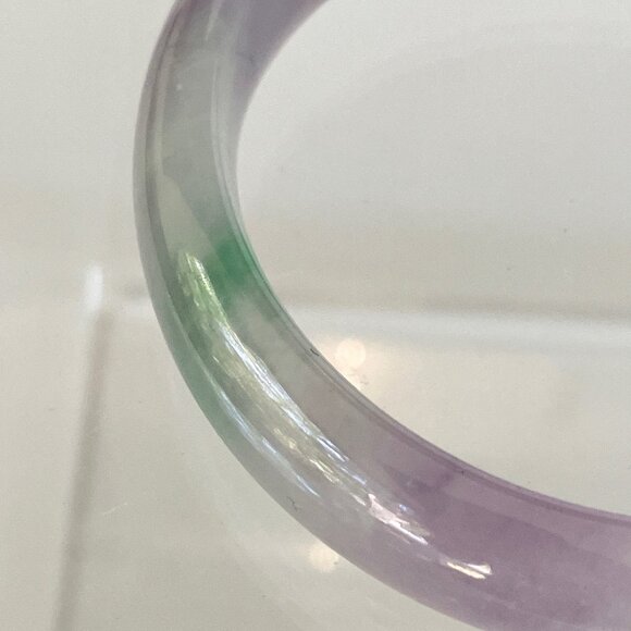 Small Pale Lavender Jade Domed Bangle Bracelet - Picture 5 of 12